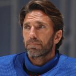 Legender på Isen: De Bästa Svenska Ishockeyspelarna Genom Tiderna